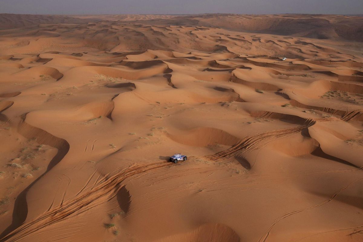 Driver Toby Price and co-driver Sam Sunderland compete during the sixth stage of the Dakar Rally between Hail and Al Duwadimi, Saudi Arabia, Saturday, Jan. 11, 2025. (AP Photo/Christophe Ena) Associated Press/LaPresse. EDITORIAL USE ONLY/ONLY ITALY AND SPAIN