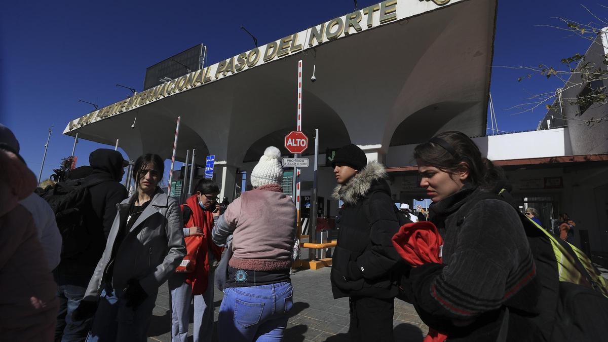 Cientos de migrantes en el limbo tras suspensión de citas en EEUU con la llegada de Trump