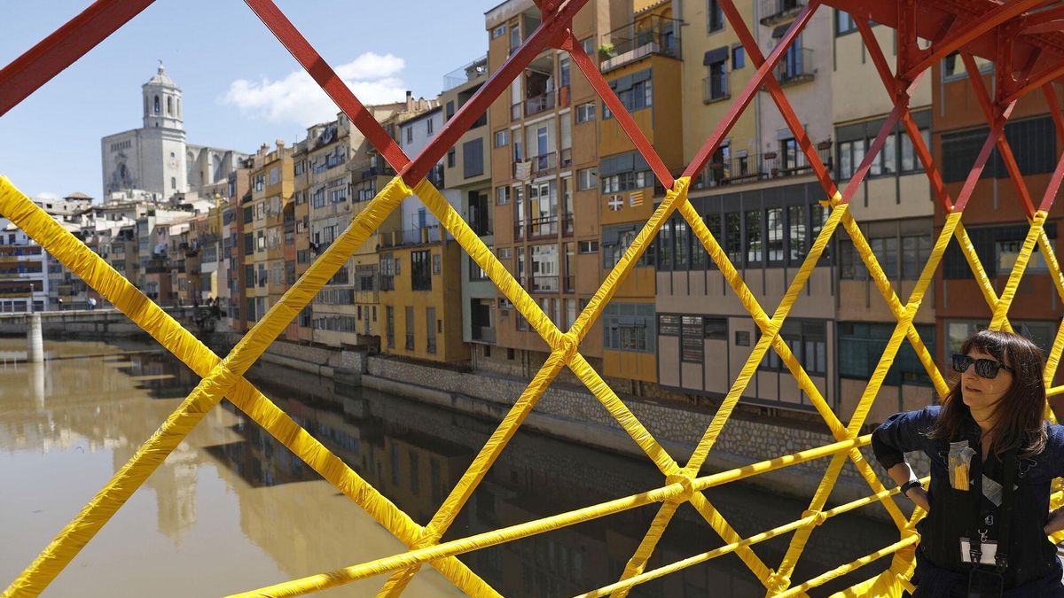 El Pont Eiffel de Girona durant Temps de Flors 2025.