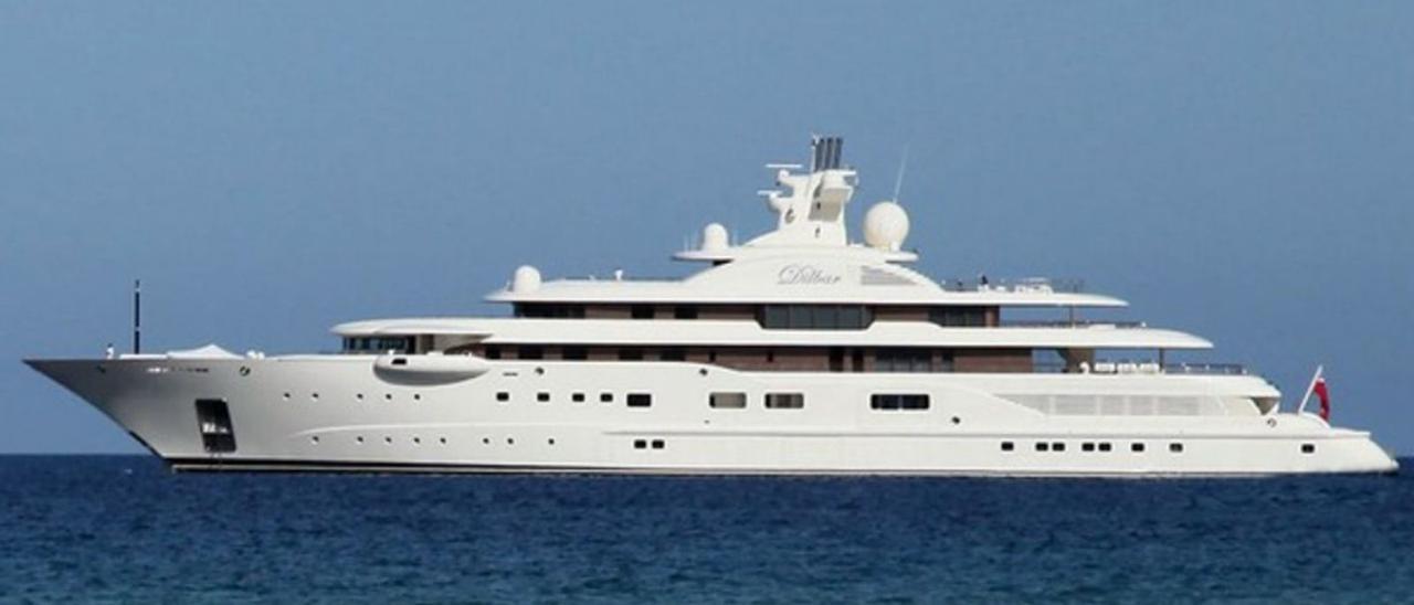 El ‘Dilbar’ de Usmanov ha navegado por aguas baleares y está basado en Barcelona. |