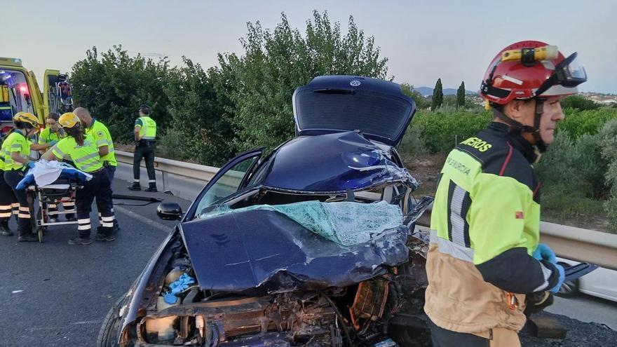 Una joven de 19 años, herida grave tras chocar contra un camión en Las Torres de Cotillas