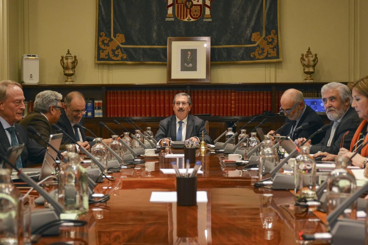 El presidente del Consejo General del Poder Judicial (CGPJ), Rafael Mozo (c).