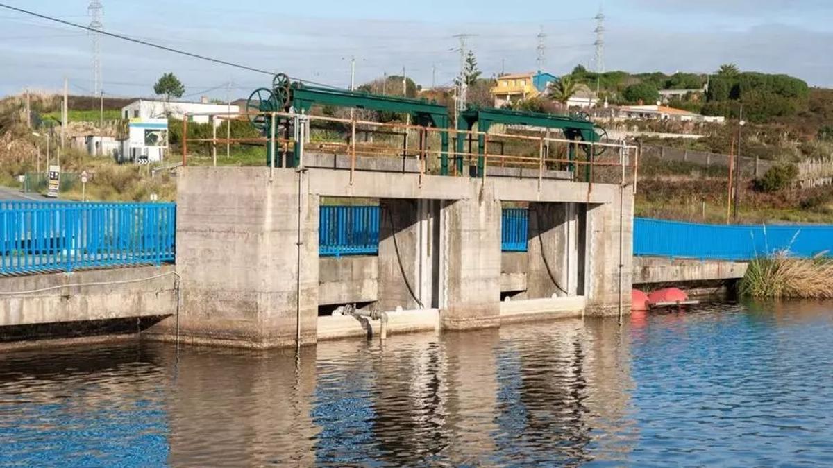 Embalse de O Rosadoiro, en el polígono de Sabón.