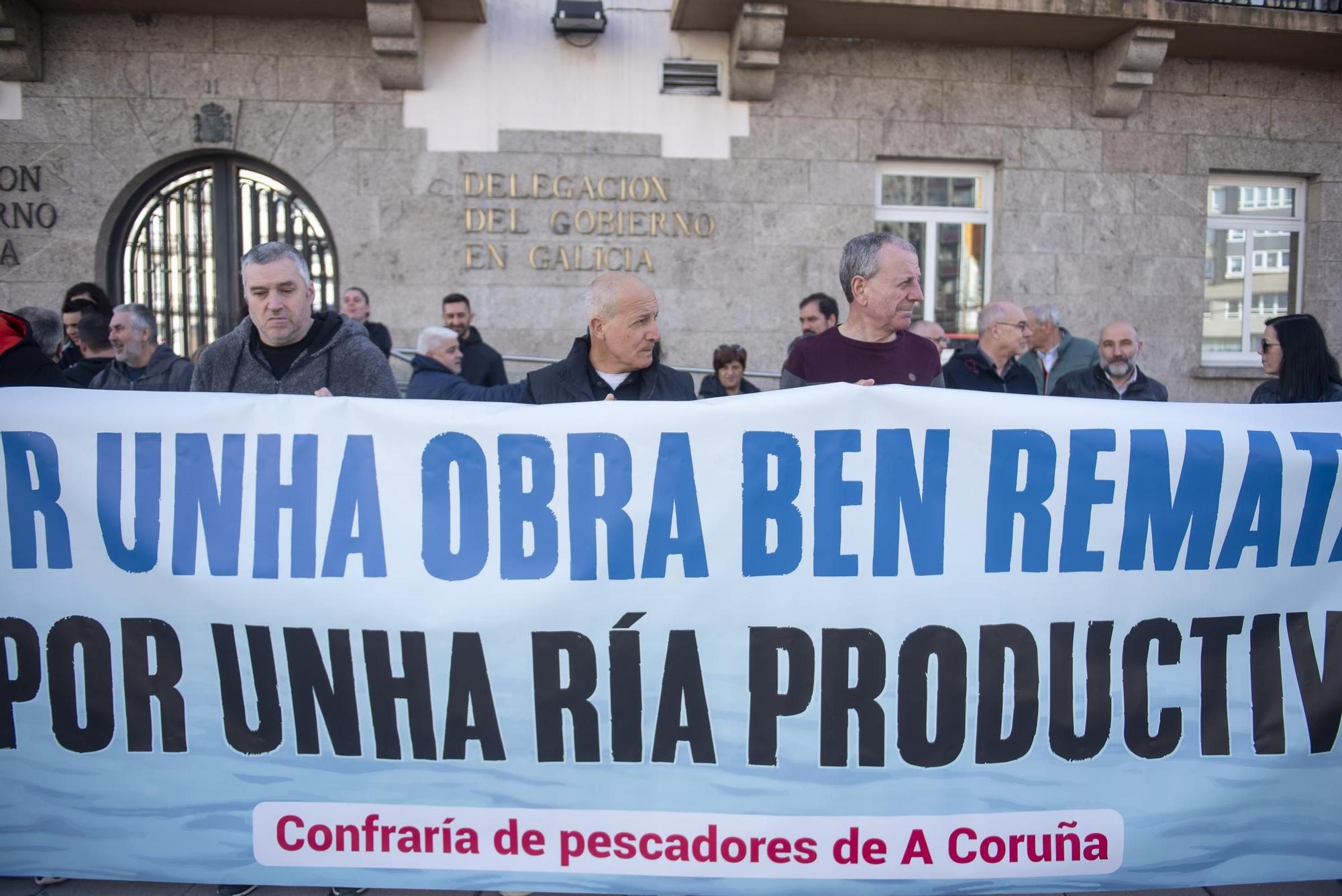 Los mariscadores de la ría de O Burgo piden compensaciones económicas: "No nos pueden dejar tirados"