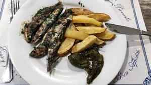 Las sardinas a la plancha con ajo y perejil del restaurante Jumilla (Barcelona).