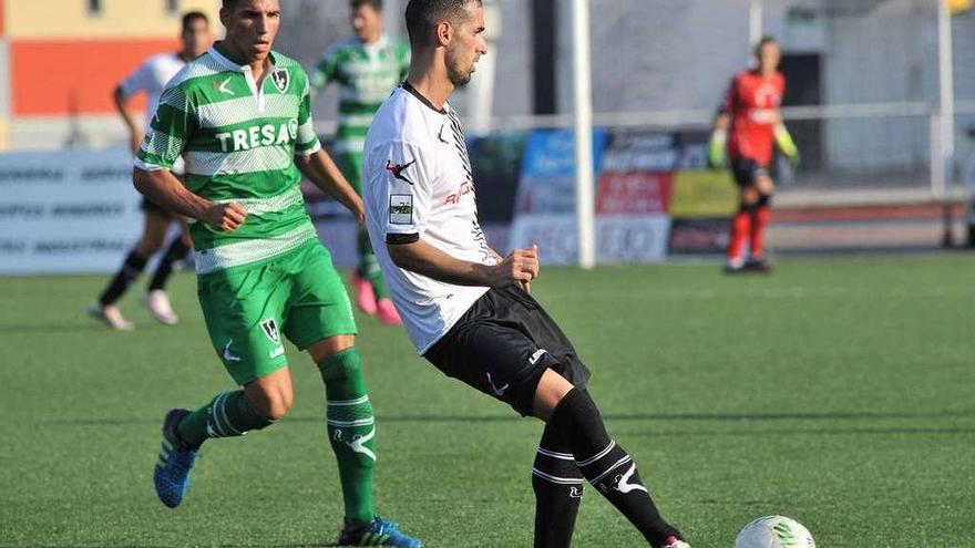 Súper controla el balón en el choque ante el Lealtad.