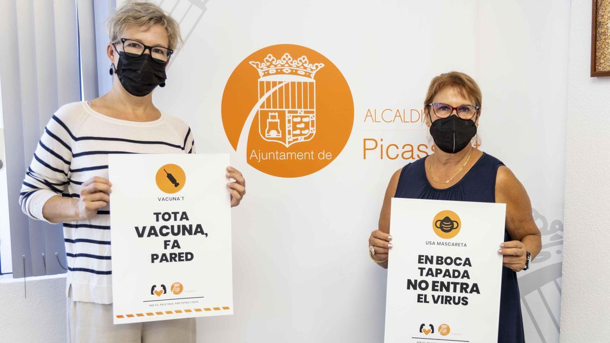 L&#039;alcaldessa i la regidora de Sanitat amb els missatges