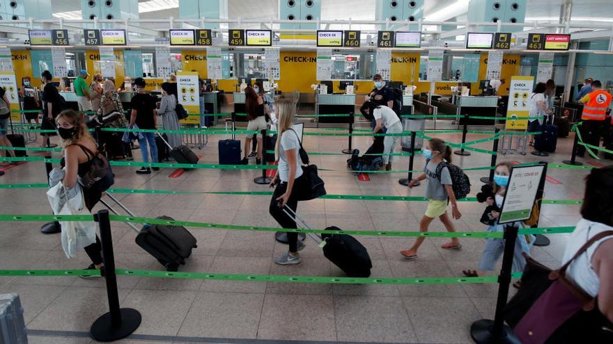 Pasajeros el sábado en el aeropuerto de El Prat