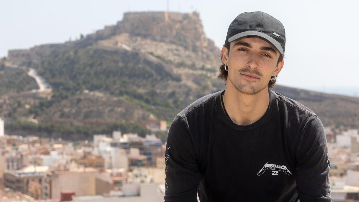 El actor Alex Peral, en una imagen tomada esta semana en Alicante.