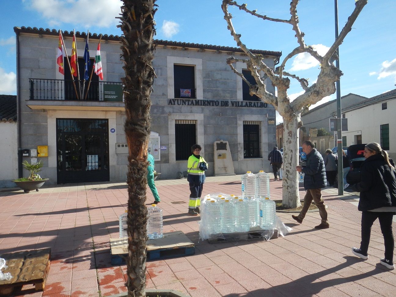 Los camiones de agua llegan a Villaralbo