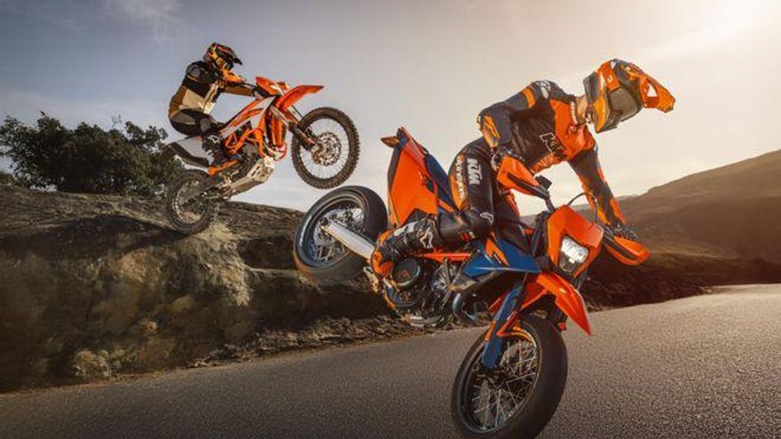KTM 690 Enduro R y SMC R 2026: adrenalina en estado puro