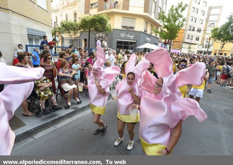 Desfile de peñas y toro fiestas Sant Pere