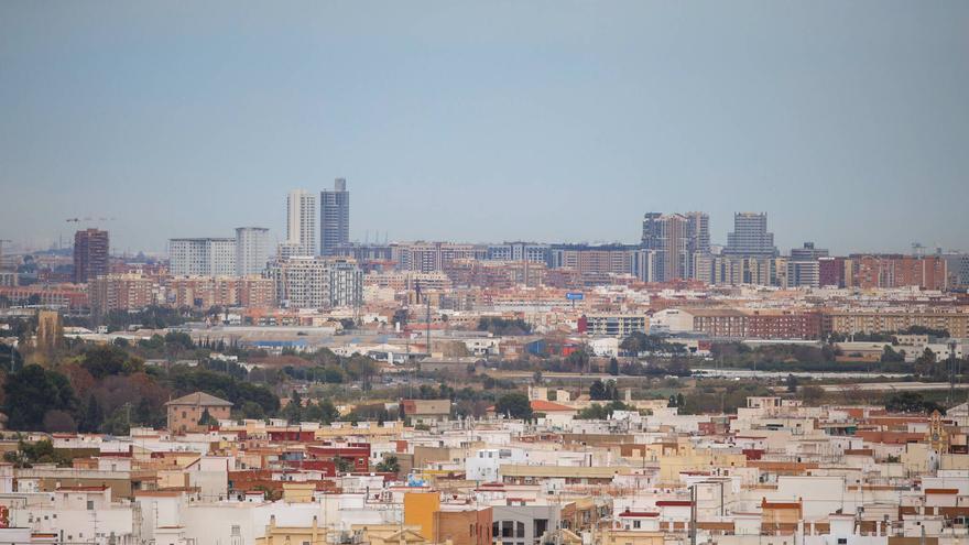 Dos afectados por inhalación de humo por el incendio en un hotel de València