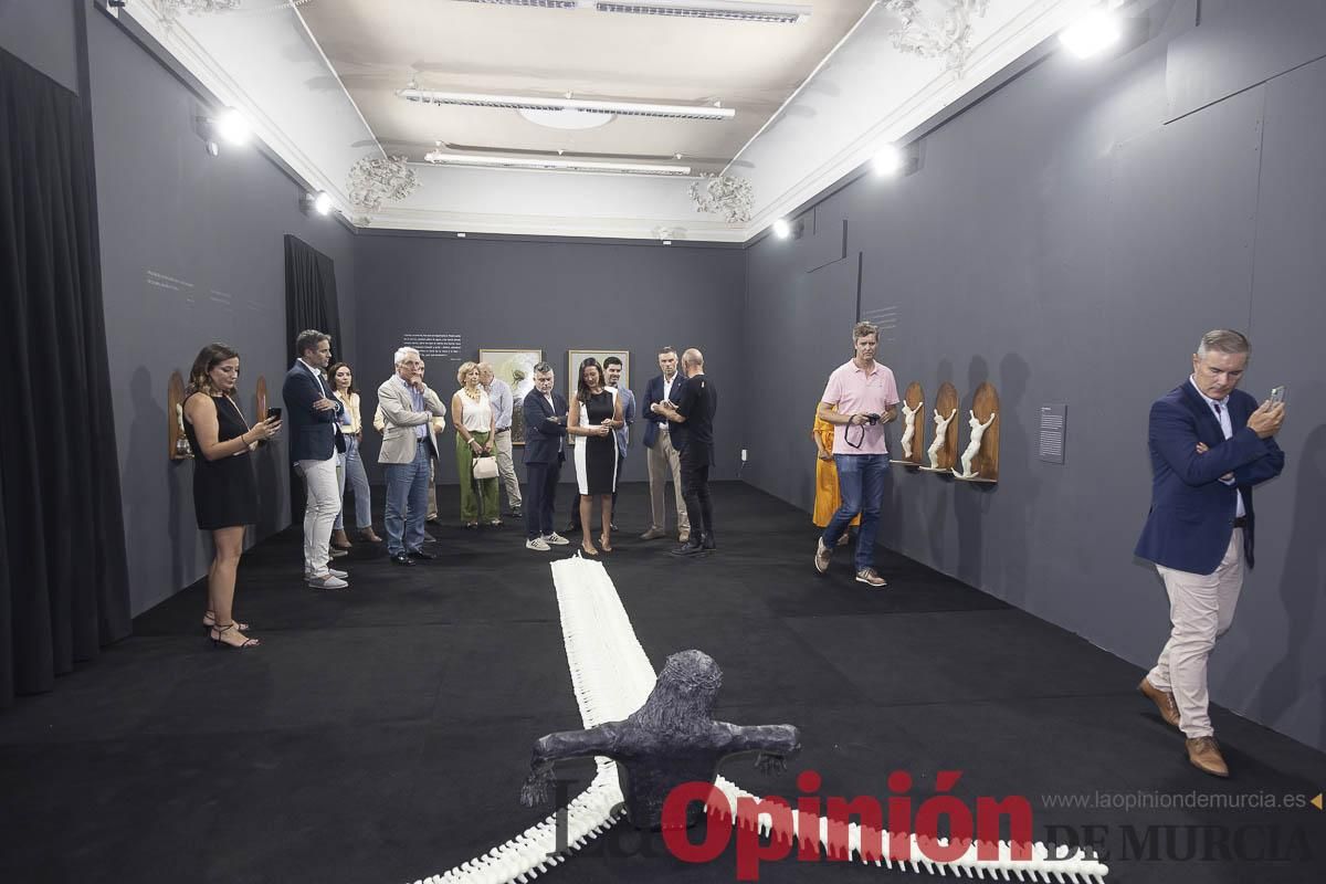 Así es la exposición 'Los Asomados' de Lidó Rico, que llega a Caravaca en su Año Jubilar