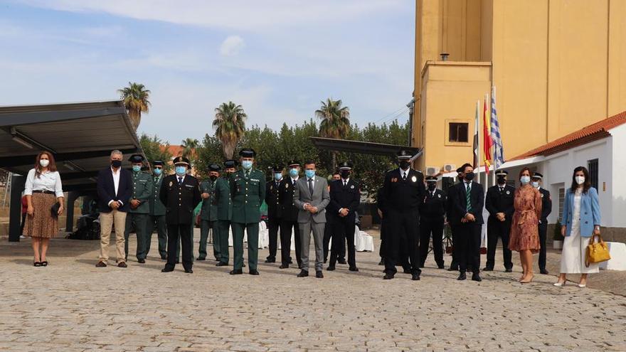 Homenaje a las fuerzas del orden en Villanueva de la Serena