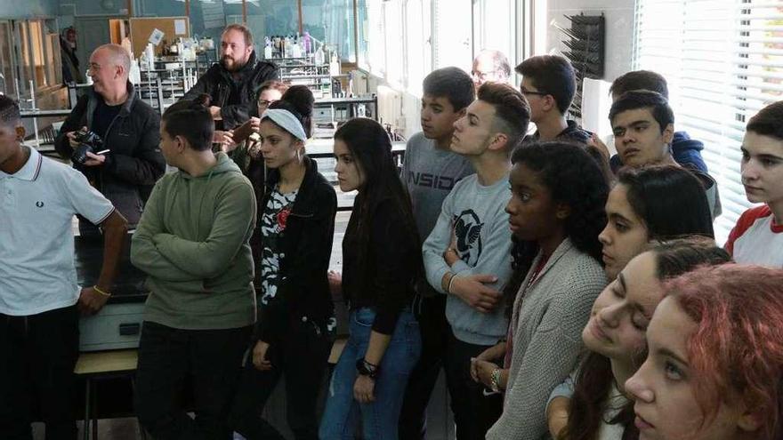 Alumnos durante la inauguración de la Semana de la Ciencia, ayer en la Universidad Laboral.