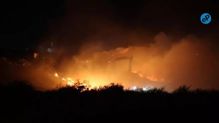 Vídeo | El PTR de Zaragoza vuelve a arder: declarado un incendio en el vertedero que se complica por el viento