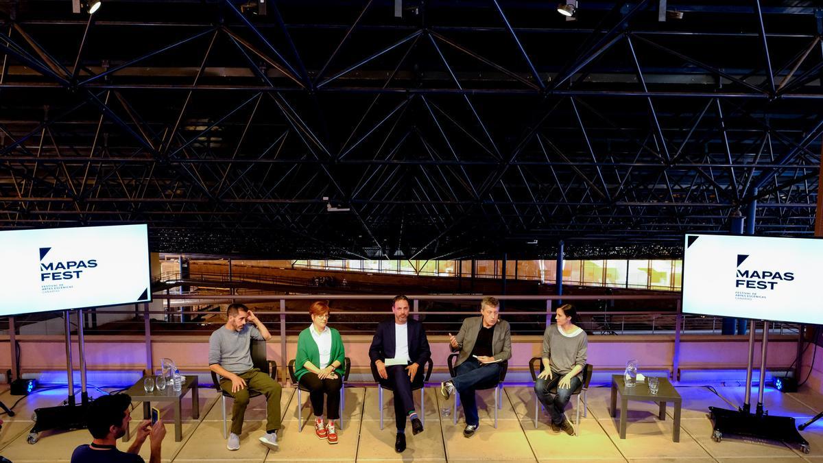 Presentación de MAPAS Fest el 2 de junio con la presencia de Daniel Abreu, Carmen Gloria Rodríguez, directora de Cueva Pintada, Rubén Pérez, director general de Cultura del Gobierno de Canarias, José Luis Rivero, director artístico de MAPAS, y Dácil González.