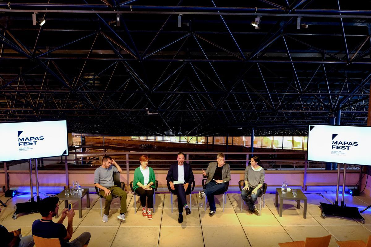 Presentación de MAPAS Fest el 2 de junio con la presencia de Daniel Abreu, Carmen Gloria Rodríguez, directora de Cueva Pintada, Rubén Pérez, director general de Cultura del Gobierno de Canarias, José Luis Rivero, director artístico de MAPAS, y Dácil González.