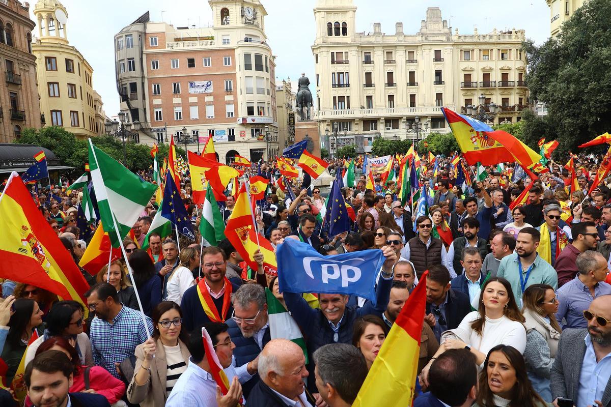 El PP de Córdoba congrega en Las Tendillas a miles de personas contra la amnistía