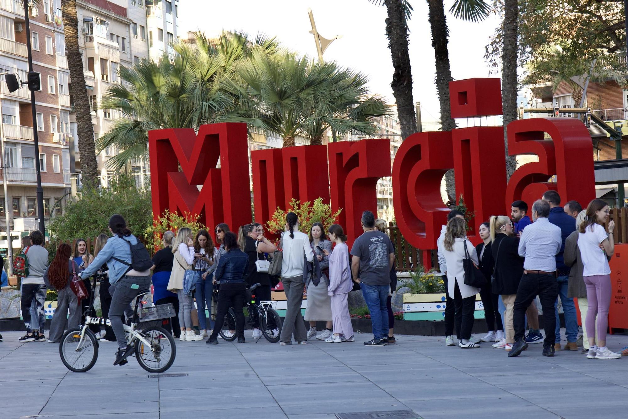 Las imágenes de la multitudinaria degustación gratuita de marineras en la plaza Circular de Murcia