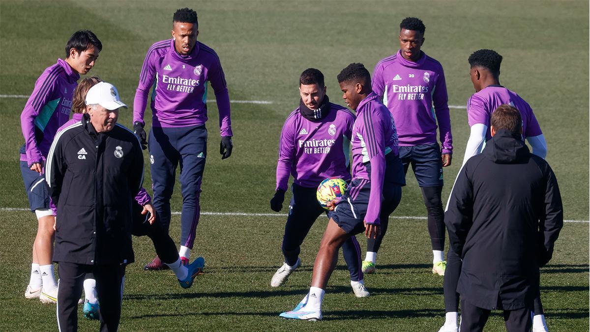 El último entrenamiento del Madrid antes de medirse al Valencia, sin Alaba