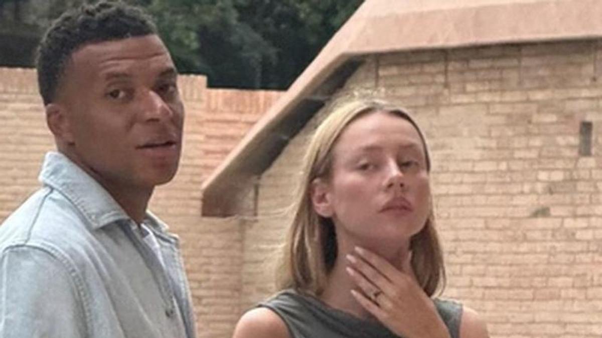Mbappé y Ester Expósito visitan la Sagrada Família durante una escapada a Barcelona