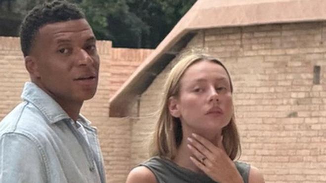 Mbappé y Ester Expósito revolucionan Barcelona con una escapada VIP en pareja a la Sagrada Família