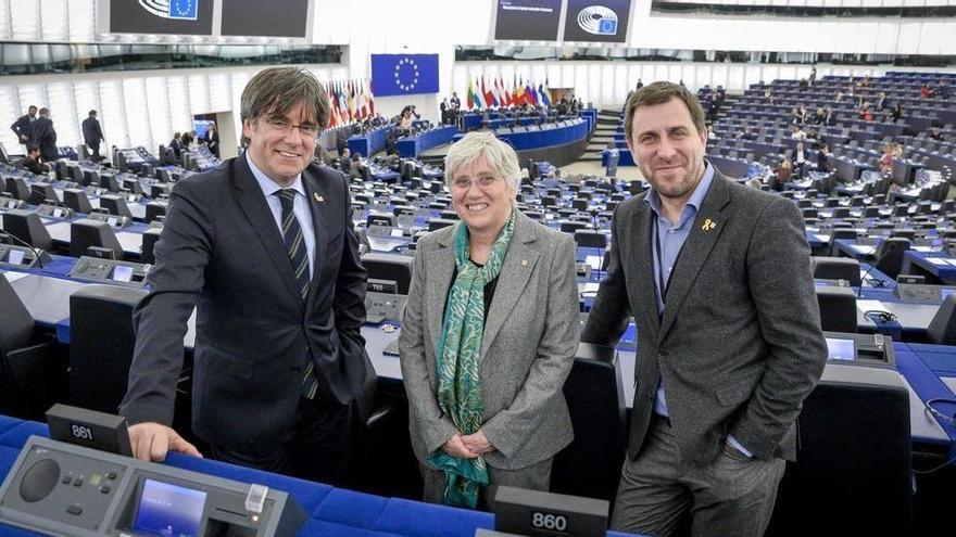 Carles Puigdemont, Clara Ponsatí i Antoni Comín en una imatge d&#039;arxiu al Parlament Europeu