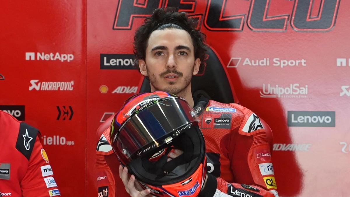 Bagnaia en su parte del box del Ducati Lenovo Team