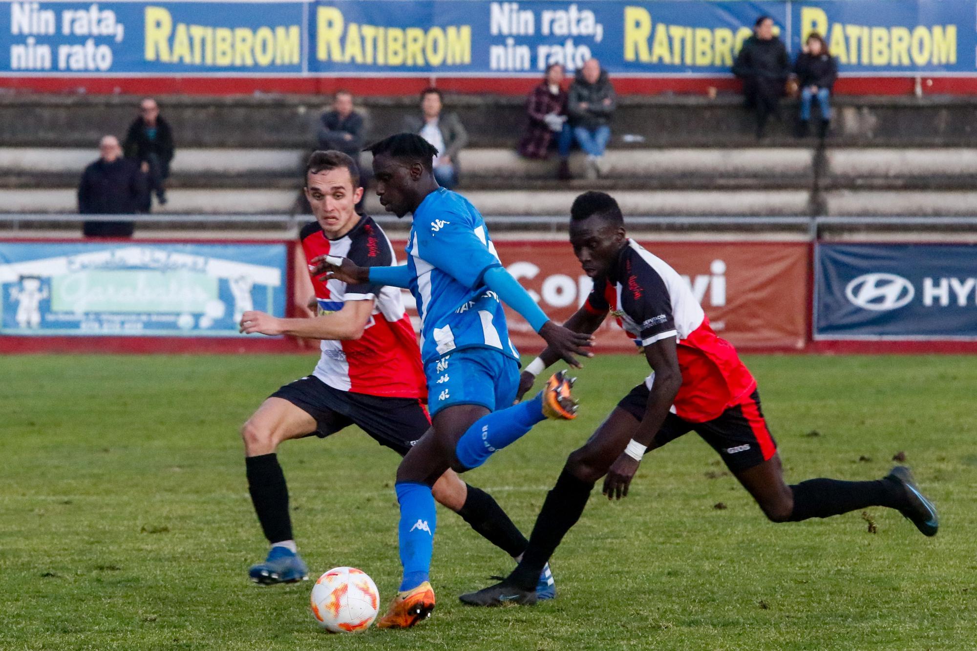 Las mejores imágenes del Arosa-Fabril con las gradas de A Lomba a rebosar