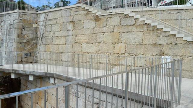 Nuevo aspecto del mirador del Vicaño hacia Silgar tras su reconstrucción.