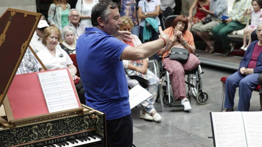 Fernando Espí redescubre para el público la guitarra de seis órdenes