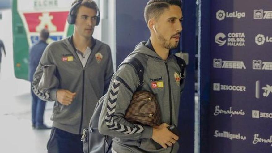 Fidel y Claudio Medina llegando al estadio de La Rosaleda