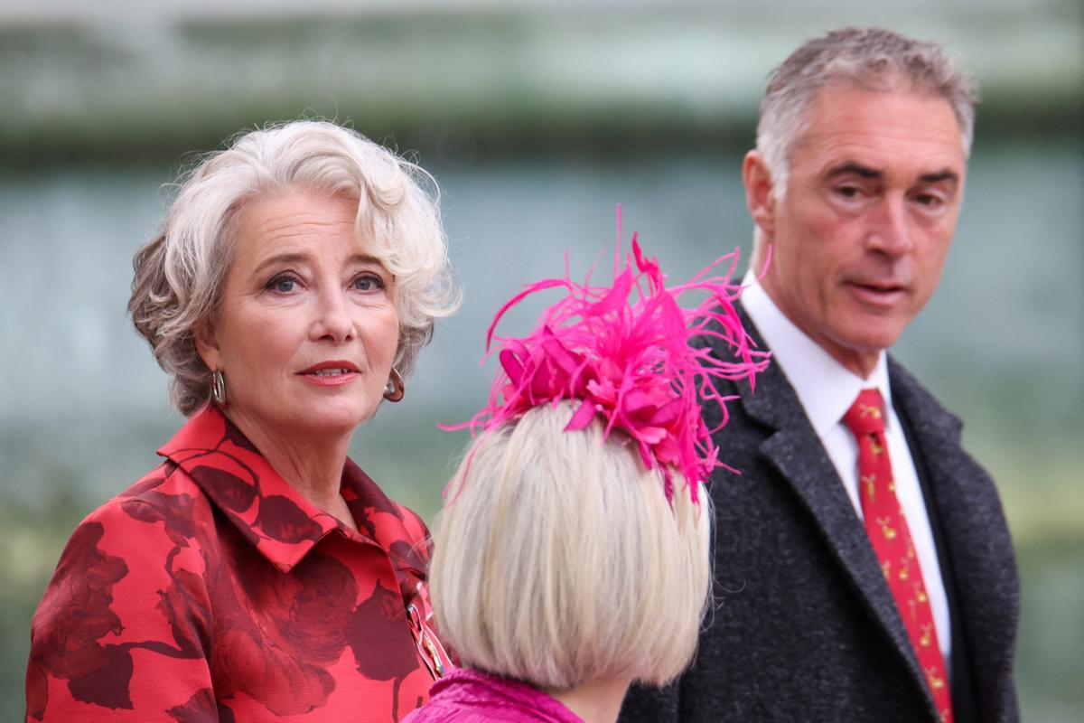 Emma Thompson y su esposo Greg Wise llegan para asistir a la ceremonia de coronación del rey Carlos y la reina Camila de Gran Bretaña en la Abadía de Westminster, en Londres, Gran Bretaña, el 6 de mayo de 2023. REUTERS/Henry Nicholls