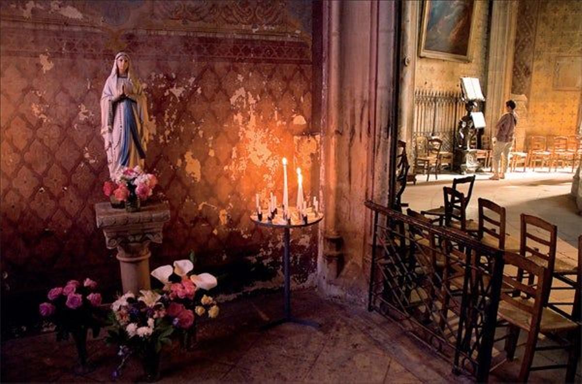 Interior
de la Catedral de Notre
Dame la Grande, la joya
monumental más
sobresaliente de Poitiers.