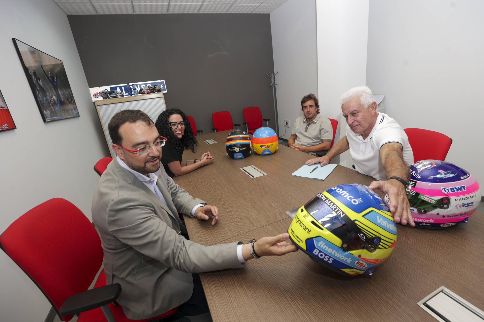 El presidente del Principado visita el Museo y Circuito Fernando Alonso.