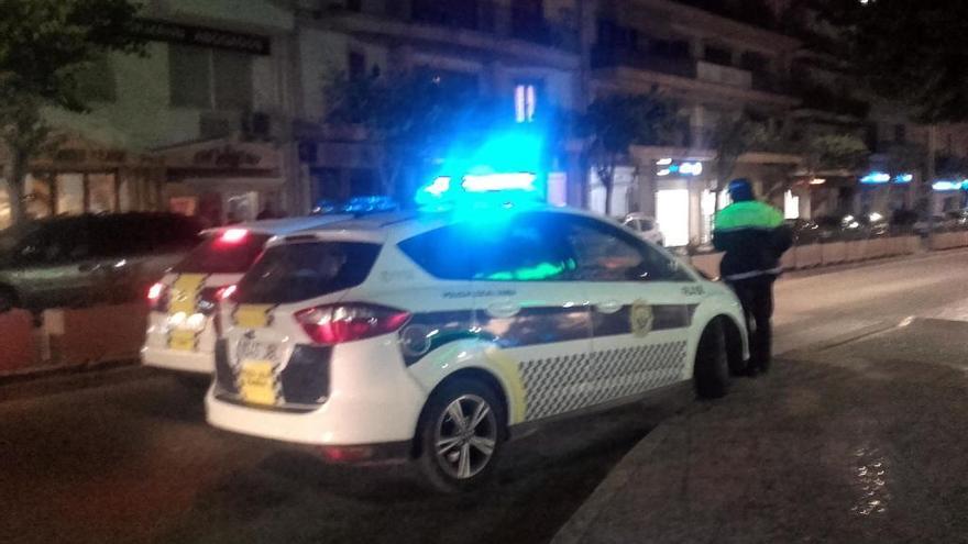 Trasladan al hospital a una mujer de 40 años tras atropellarla un coche en Xàbia