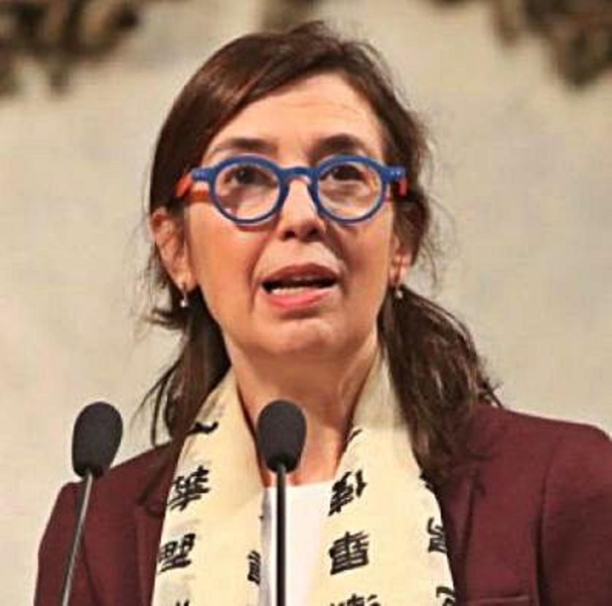 Doce letras con nombre de mujer