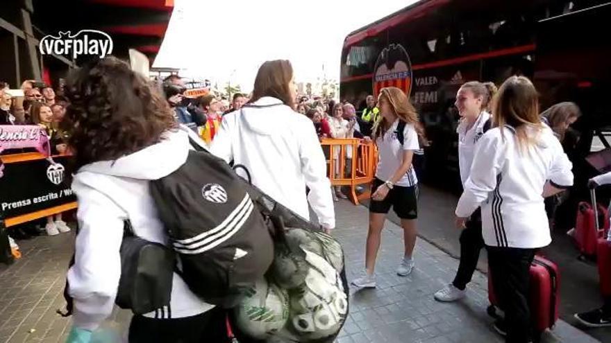 Colas en Mestalla para ver el derbi femenino