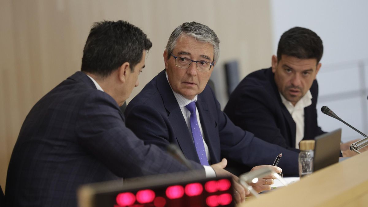 El presidente de la Diputación, Francisco Salado, y el vicepresidente Cristóbal Ortega, durante el Pleno de este miércoles.