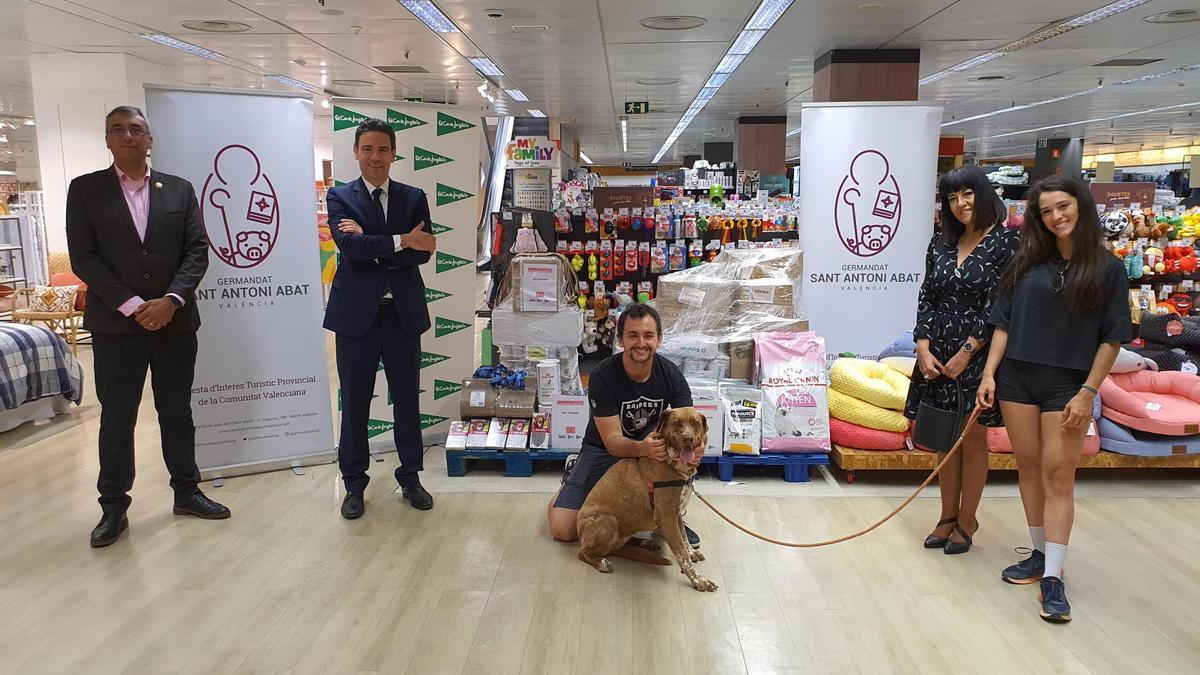 Donación de alimentos para mascotas en El Corte Inglés de Alicante