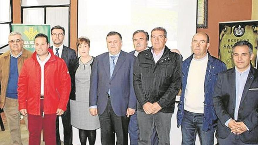 El egabrense Rafael Rasero recibe el premio ‘Mildiu Pedro Cabezuelo’