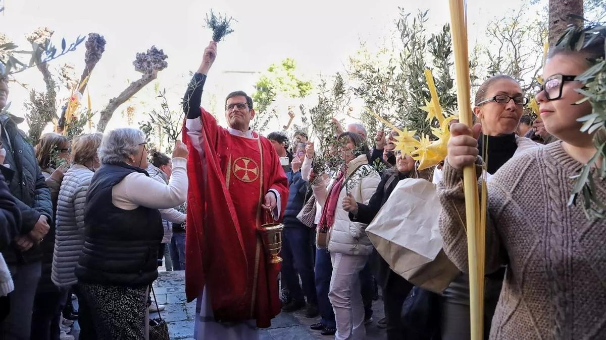 Bendición de palmas el Domingo de Ramos, en Benicàssim.