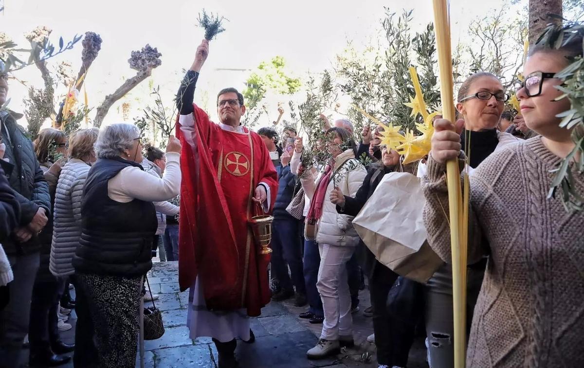 Bendición de palmas el Domingo de Ramos, en Benicàssim.