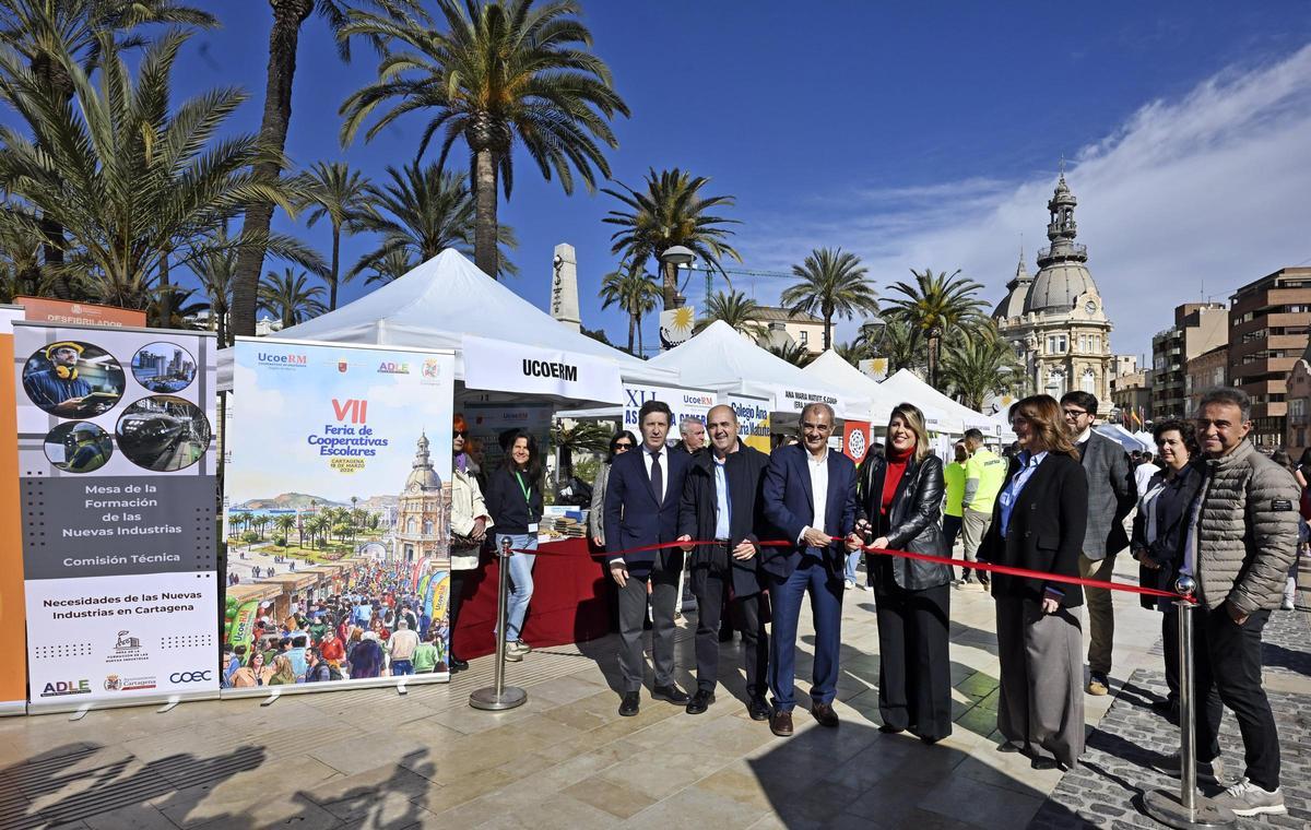 La inauguración corrió a cargo de las autoridades asistentes