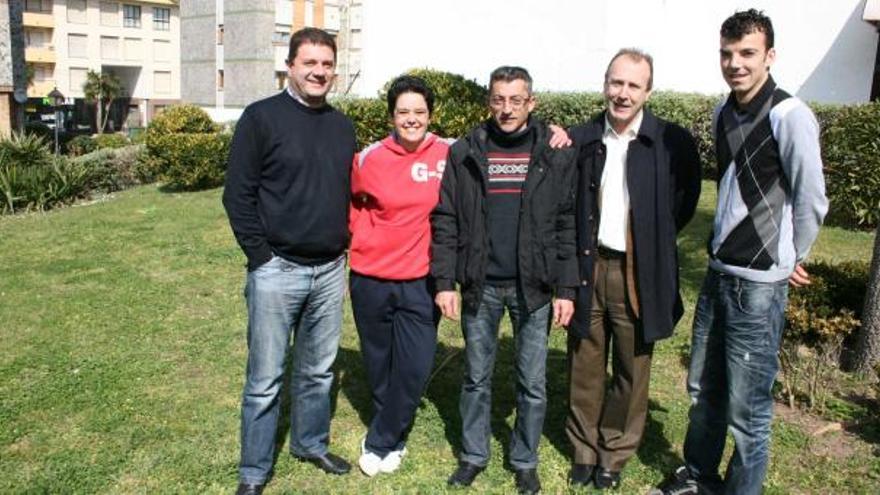 Santiago Jarén, Montse Méndez, Moncho Pérez, César Fernández y Jesús García, miembros de la comisión, en Tapia.