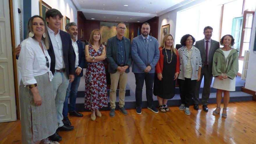 El Gobierno se despide acordando la celebración del Día de Asturias en Laviana
