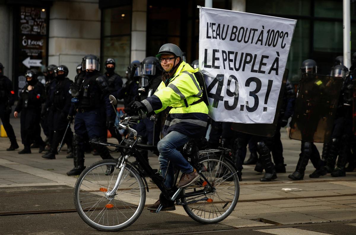 La manifestaciones en París se saldan con 122 detenidos