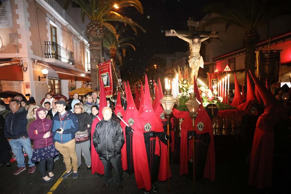 Con más incertidumbre de la esperada en un primer momento, a las 20.10 horas se daba inicio a la procesión